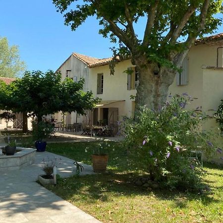 Bed and Breakfast Mas Des Cigognes Le Thor Exterior foto