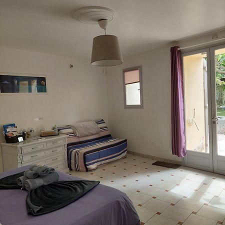 Bed and Breakfast Mas Des Cigognes Le Thor Exterior foto