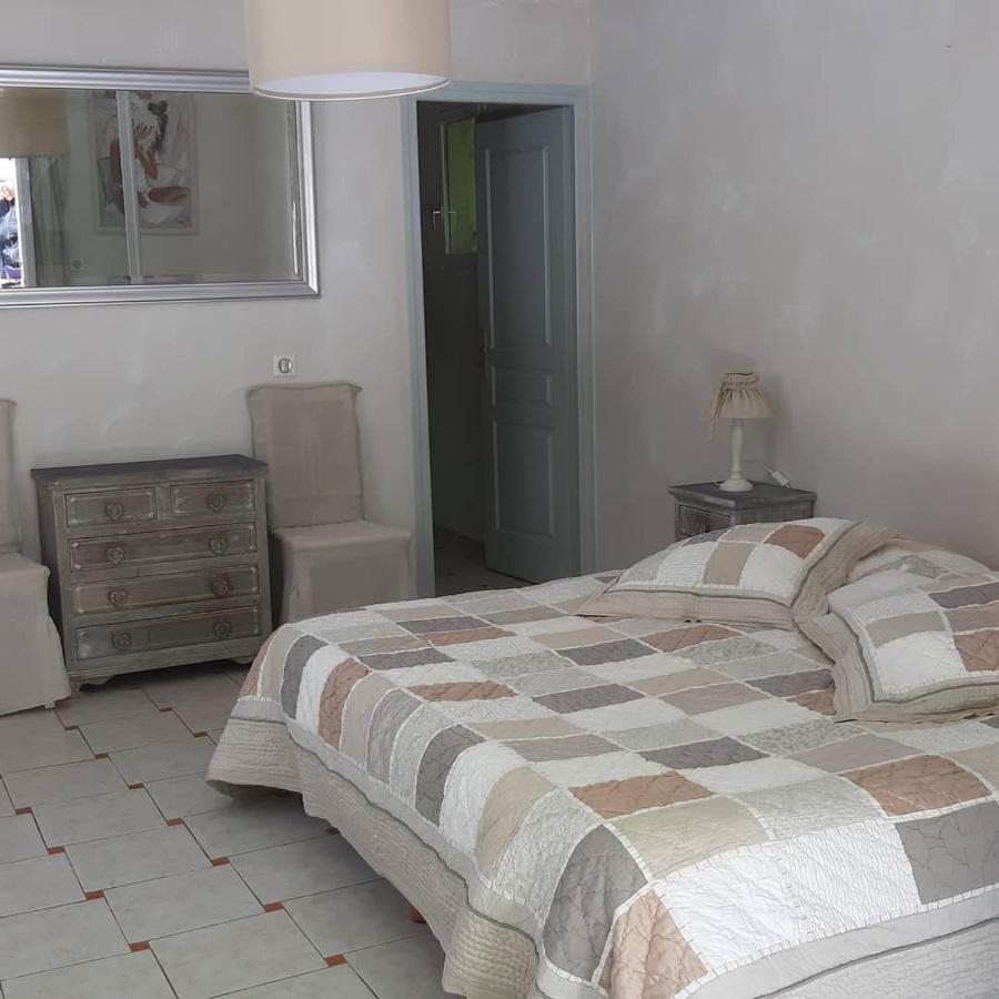Bed and Breakfast Mas Des Cigognes Le Thor Exterior foto