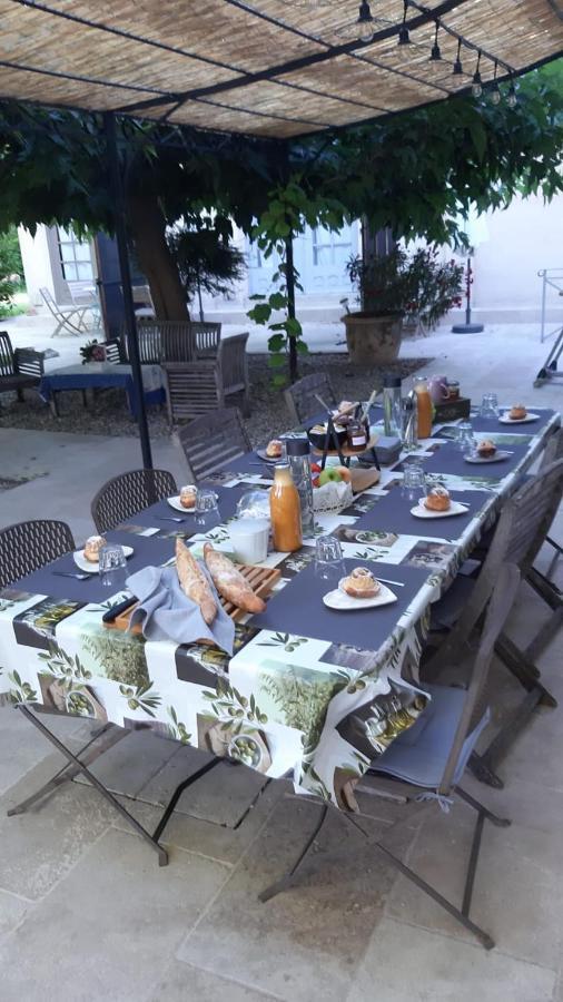 Bed and Breakfast Mas Des Cigognes Le Thor Exterior foto