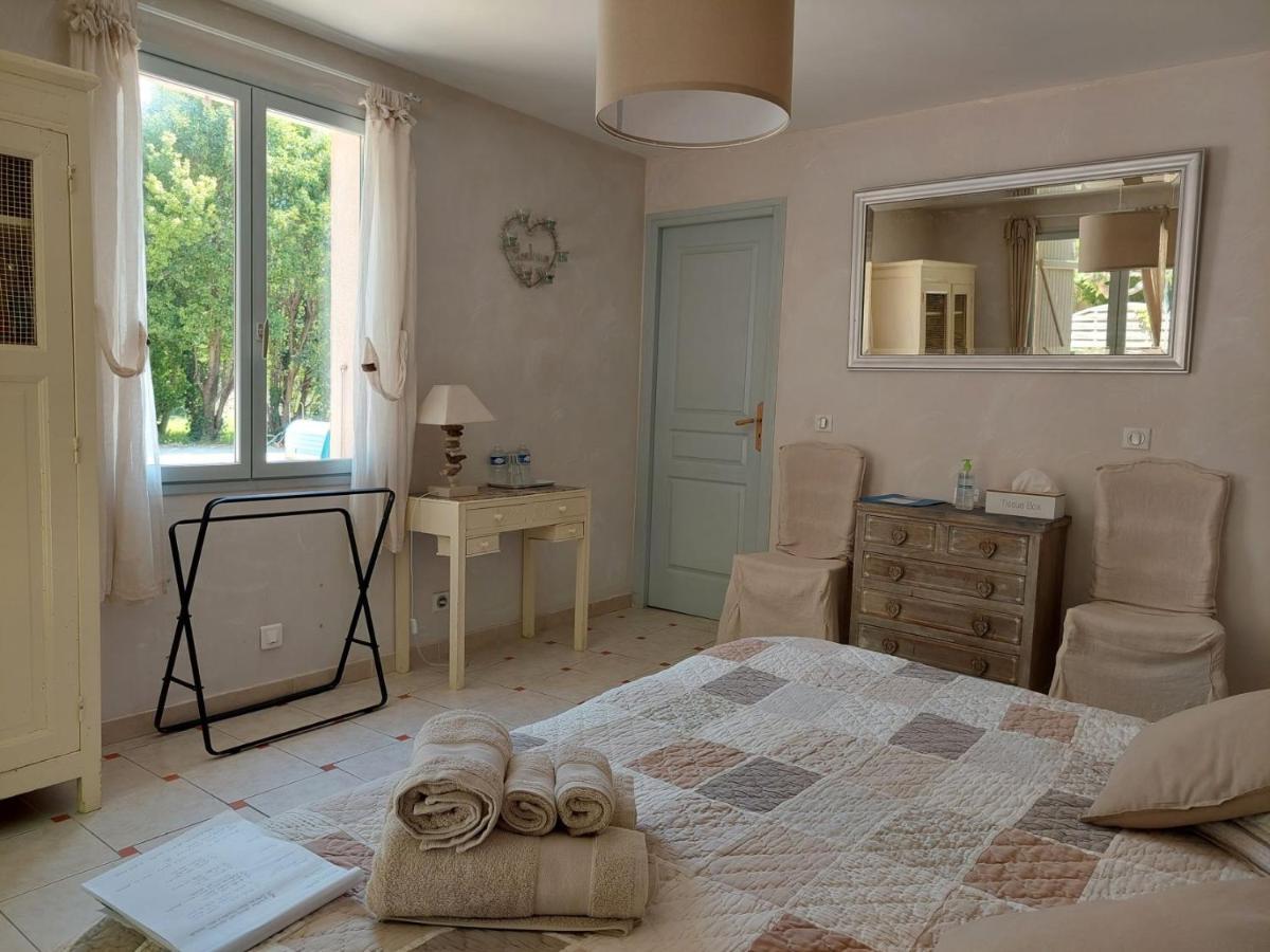 Bed and Breakfast Mas Des Cigognes Le Thor Exterior foto
