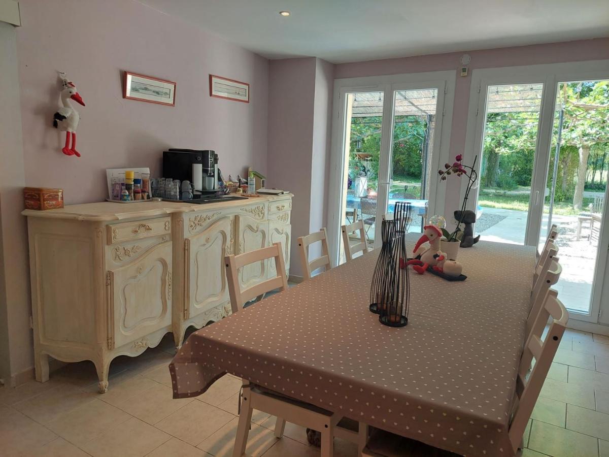 Bed and Breakfast Mas Des Cigognes Le Thor Exterior foto