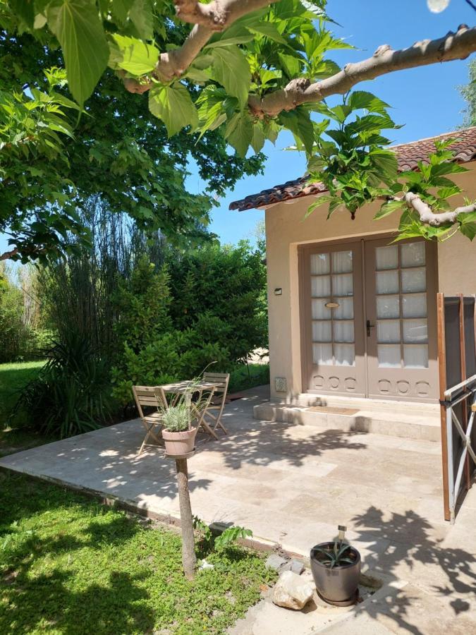 Bed and Breakfast Mas Des Cigognes Le Thor Exterior foto
