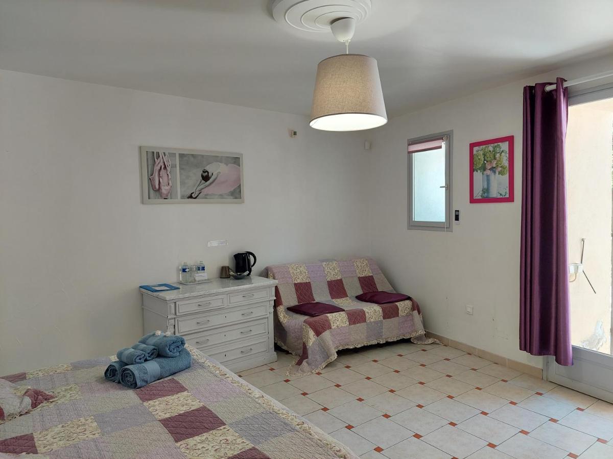 Bed and Breakfast Mas Des Cigognes Le Thor Exterior foto