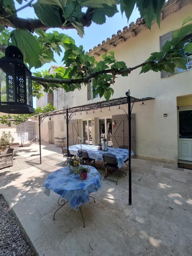 Bed and Breakfast Mas Des Cigognes Le Thor Exterior foto