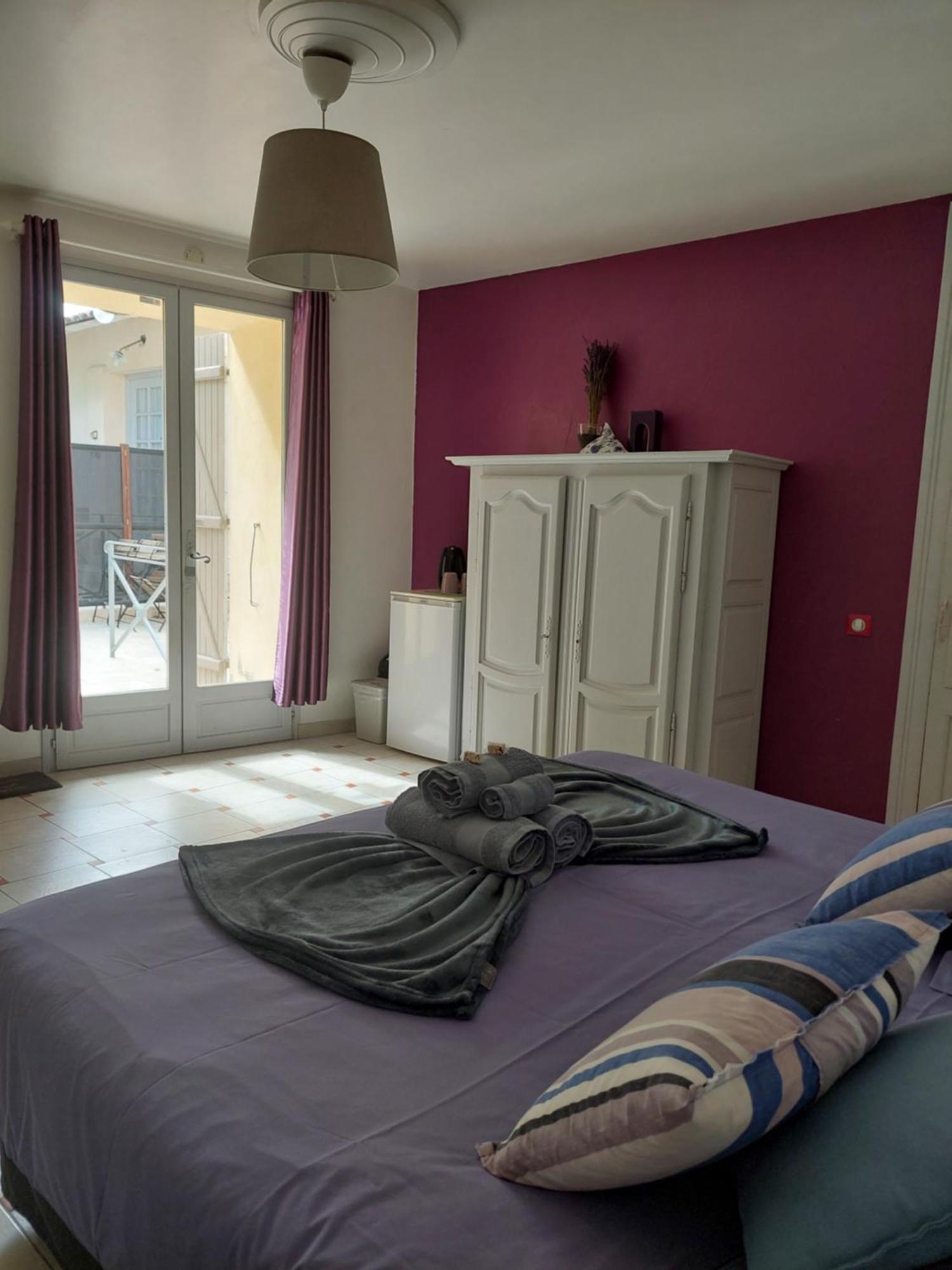Bed and Breakfast Mas Des Cigognes Le Thor Exterior foto