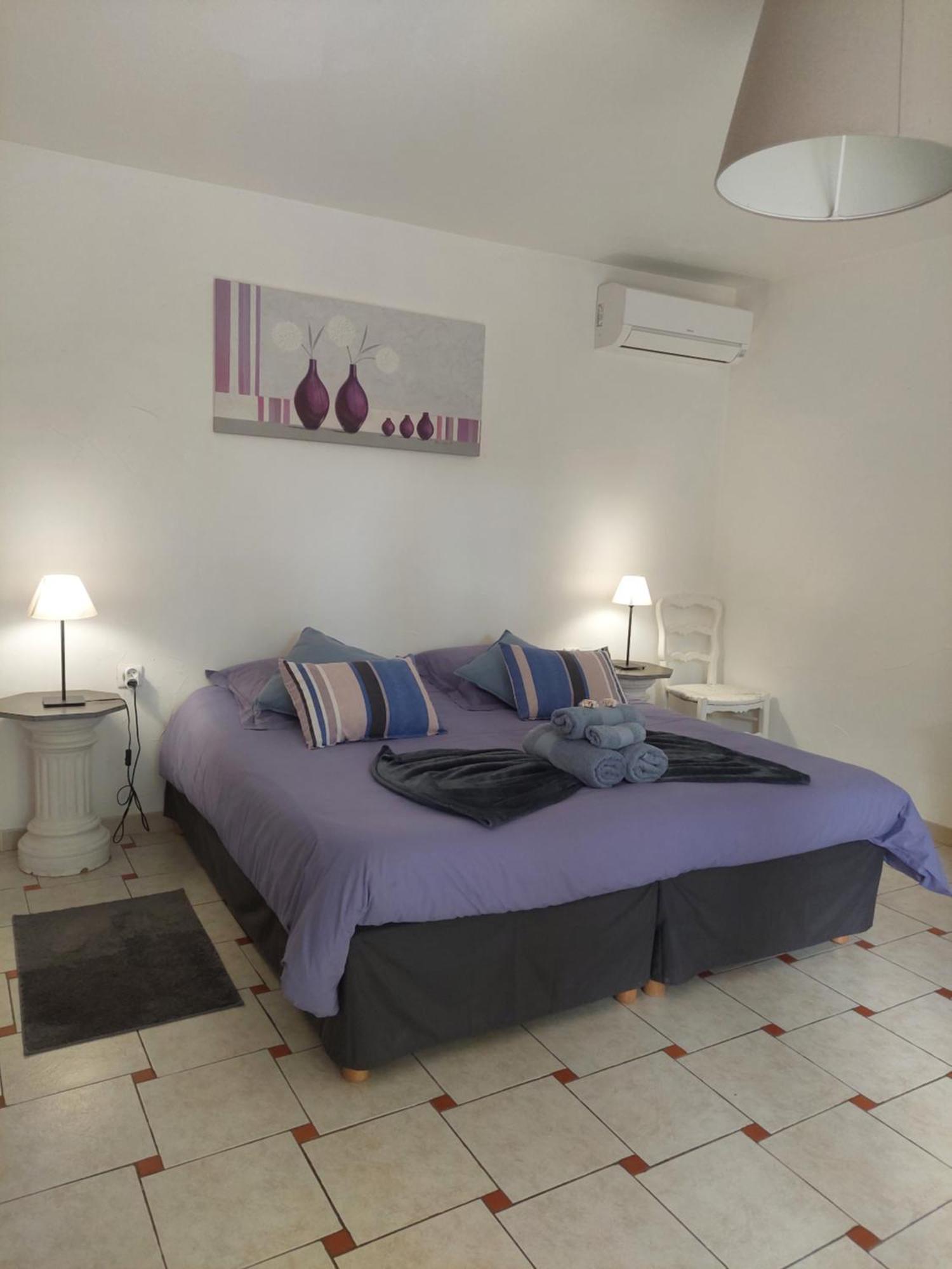 Bed and Breakfast Mas Des Cigognes Le Thor Exterior foto