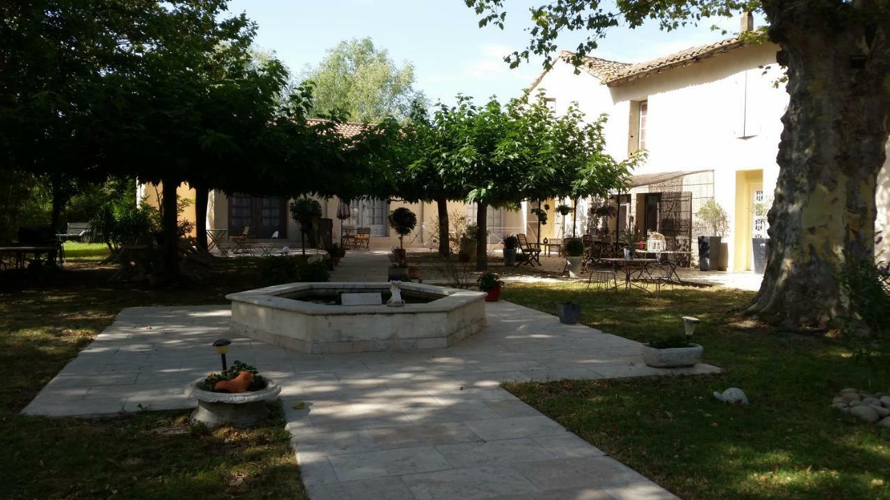 Bed and Breakfast Mas Des Cigognes Le Thor Exterior foto