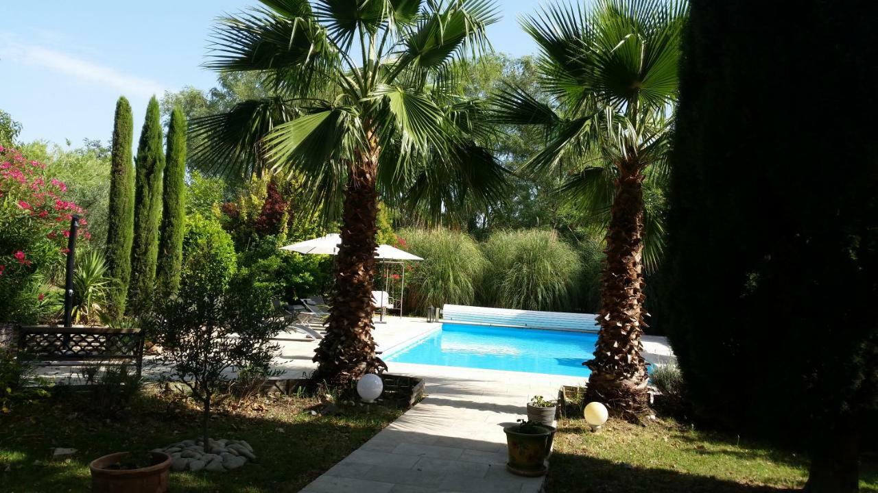 Bed and Breakfast Mas Des Cigognes Le Thor Exterior foto